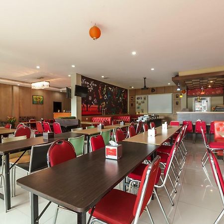 Reddoorz Plus Near Sangkareang Park Mataram Buitenkant foto